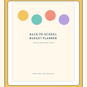 Könnte beinhalten: Ein digitaler Schulkosten-Budgetplaner mit cremefarbenem Hintergrund und vier farbigen Kreisen in Gelb, Türkis, Koralle und Lila. Der Text lautet SCHOOL EXPENSE BUDGET, BACK-TO-SCHOOL BUDGET PLANNER, Plan every expense before checkout.