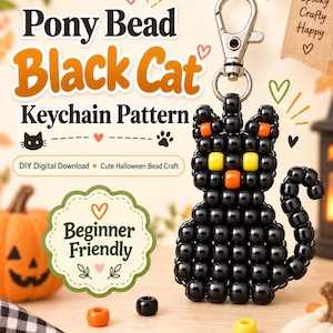 Può includere: Un portachiavi a forma di gatto nero realizzato con perline pony, con occhi gialli, naso arancione e interno delle orecchie arancione, fissato a un moschettone in metallo argentato. L'immagine include il testo: Pony Bead Black Cat Keychain Pattern, Beginner Friendly, AmeliaBeadsCraft.