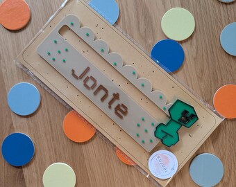 Personalisierte Lesehilfe für Kinder in Pixel Optik | Name & bis zu 4 Farben wählbar | Block Design | Geschenk zur Einschulung