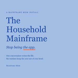 以下が含まれることがあります： ライトブルーの長方形のプリント。ダークブルーのテキストで「A MAINFRAME MOM INSTALL, The Household Mainframe, Stop being the app. One conversation writes the file. Six routines keep the year out of your head. Mainframe Mom.」と書かれています。