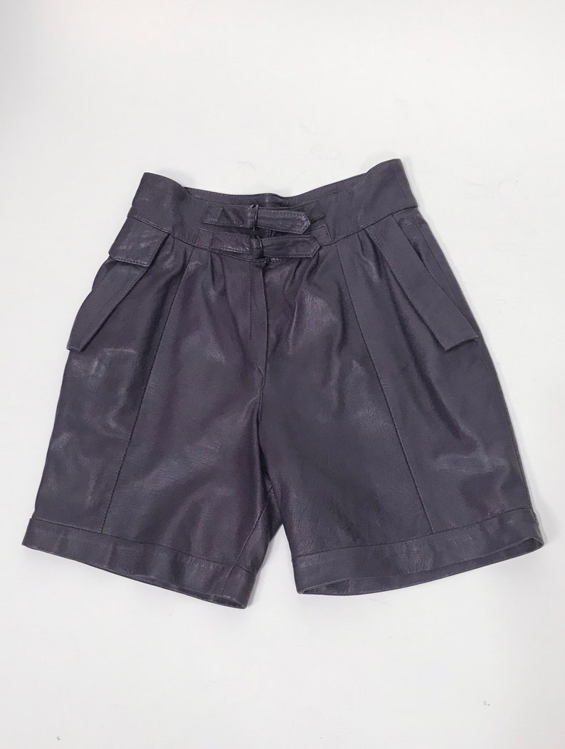 Medium Vtg 80s PURPLE LEATHER High Waist Pleated SHORTS 6 to 8