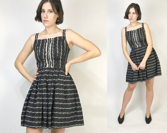 Vtg 50s Black & White DITZY Floral Fit and Flare D