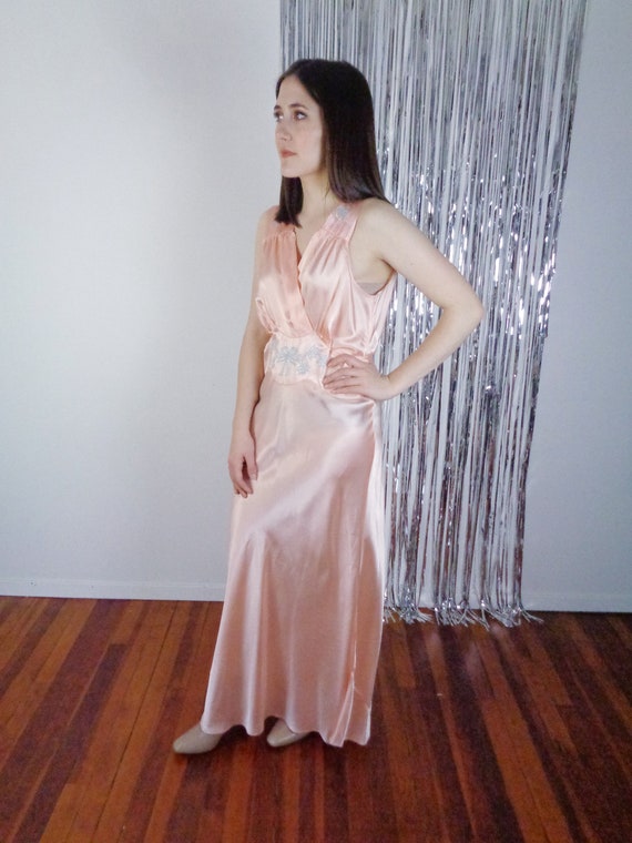 Vtg 40s PEACH SLIP Dress w Blue EMBROIDERY! Medium