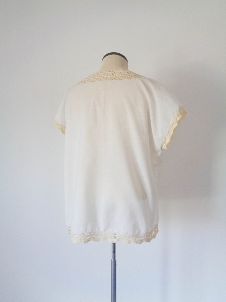 Medium Vtg 70s White and Beige CROCHET /& EMBROIDERED Blouse