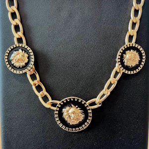 VTG Chunky Gold Triple Lion Head Necklace – Bold Urban Statement Jewelry, street glam, bold gold fashion, unique lioness