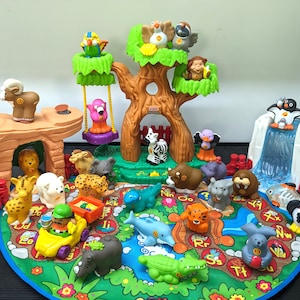 Vintage FISHER PRICE Little People A to Z Learning Zoo Playset