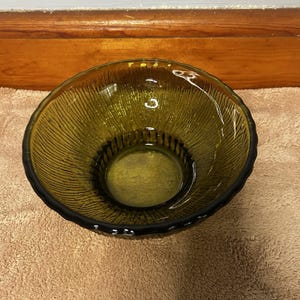 Coupe sur pied en verre vert FTD vintage 1975, à rainures vertes, diamètre 17 cm