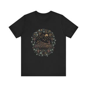 T-Shirt der georgischen Weinpresse, Satsnakheli Marani T-Shirt, Sakartvelo Geschenk, T-Shirt der Republik Georgien, Qvevri Winemaker Roots Geschenk Bild 1