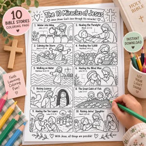 Könnte beinhalten: Eine schwarz-weiße Malvorlage mit dem Titel The 10 Miracles of Jesus, die zehn einzelne illustrierte Felder mit biblischen Szenen wie die Hochzeit zu Kana, die Sturmstillung und die Auferweckung des Lazarus zeigt, jeweils mit Textbeschriftungen und Bibelstellen.
