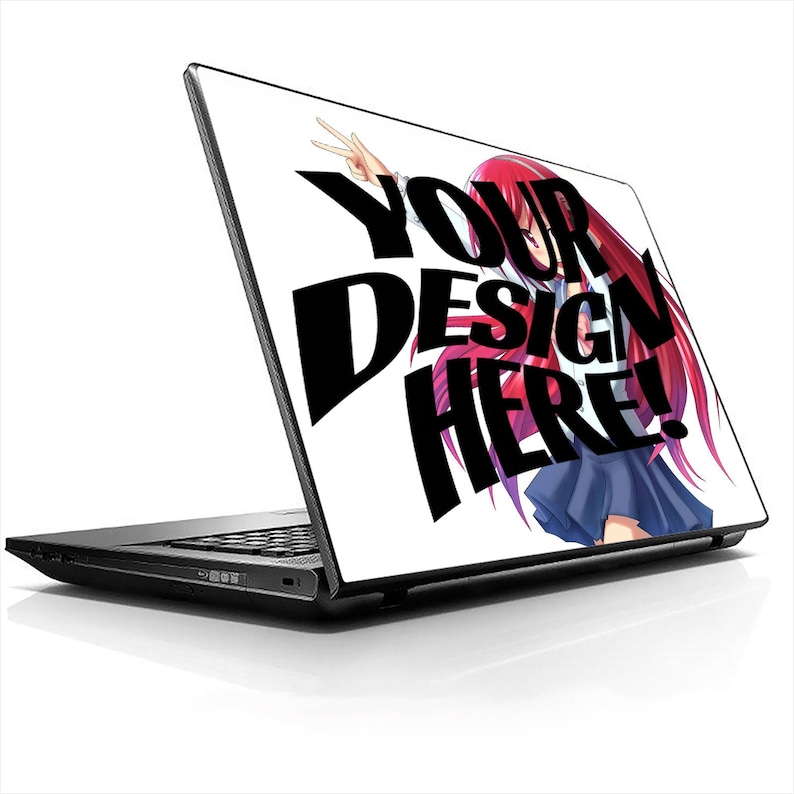 Op de afbeelding: Een zwarte laptop met een witte deksel met een anime-achtige illustratie van een vrouw met rood haar. De tekst "YOUR DESIGN HERE!" is in zwart op de deksel gedrukt.
