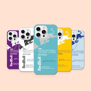 Pode incluir: Cinco capas para smartphone com a marca da bebida energética Red Bull em roxo, branco, azul claro, amarelo e azul pálido. Cada capa exibe o logótipo da Red Bull, um gráfico de touro e texto de edição como The Purple, White, Winter ou Tropical Edition.