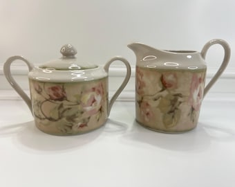 Vintage 222 Fifth Savannah melkkannetje en suikerpotje set, roze porseleinen theeservies