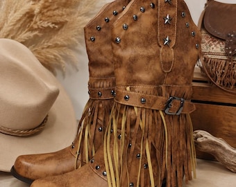 Bruine westernlaarzen met franjes voor dames, halfhoge cowboylaarzen met studs en gesp, wijde boho cowboylaarzen, festival- en rodeoschoenen met dikke hak