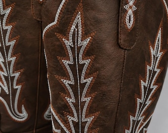 Botas vaqueras marrones bordadas para mujer, tallas grandes, punta cuadrada, piel sintética, estilo western, para montar a caballo, tacón medio grueso de 3-5 cm.