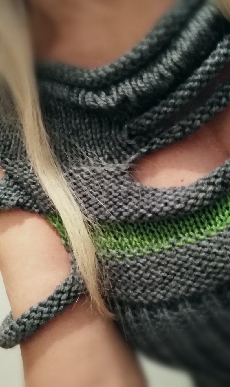 Sweatersleeveless vest jumper/ crop topGray with green line image 1