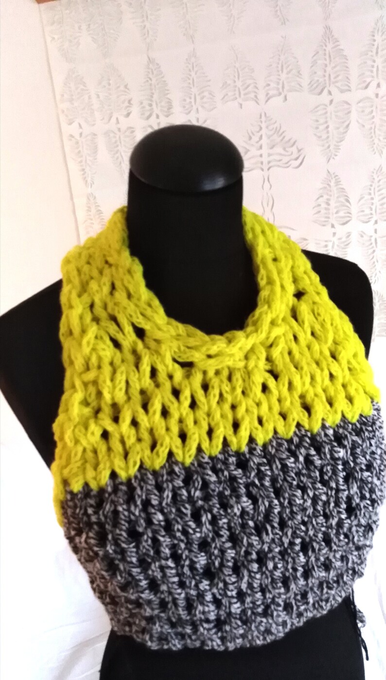 Sweater/ top Hand-knitted black and yellow top,sweater with open back and tying around the neck, with a bow on the back image 2