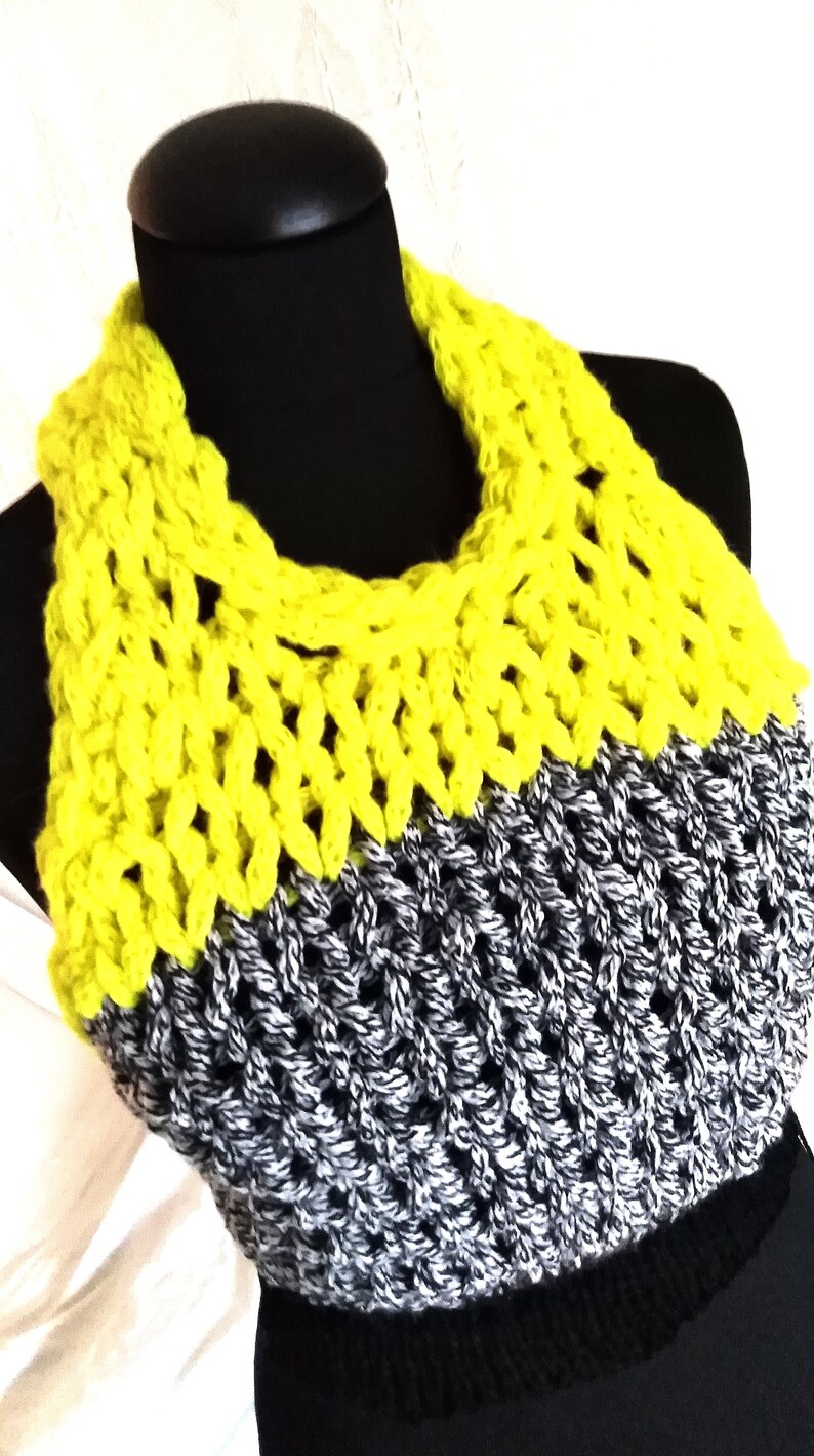 Sweater/ top Hand-knitted black and yellow top,sweater with open back and tying around the neck, with a bow on the back image 4