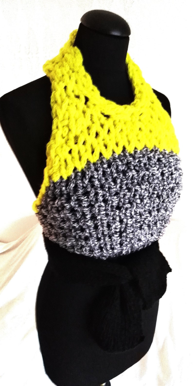 Sweater/ top Hand-knitted black and yellow top,sweater with open back and tying around the neck, with a bow on the back image 1