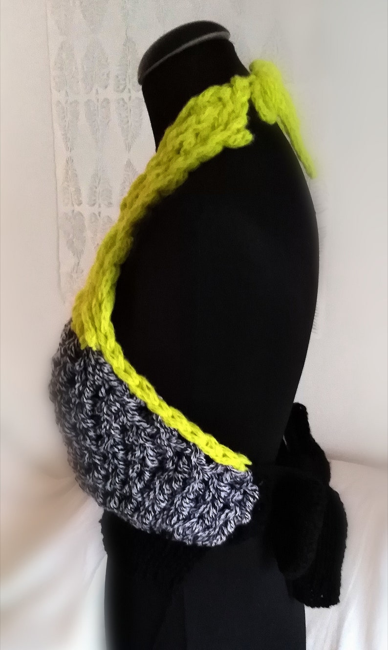 Sweater/ top Hand-knitted black and yellow top,sweater with open back and tying around the neck, with a bow on the back image 6