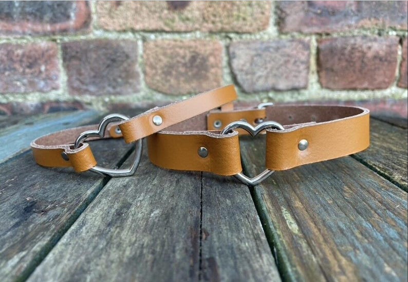 Real leather heart ring choker necklace 10mm or 19mm wide choice of 13 colours 12.5-15.5 inches or custom size handmade collar goth punk London Tan