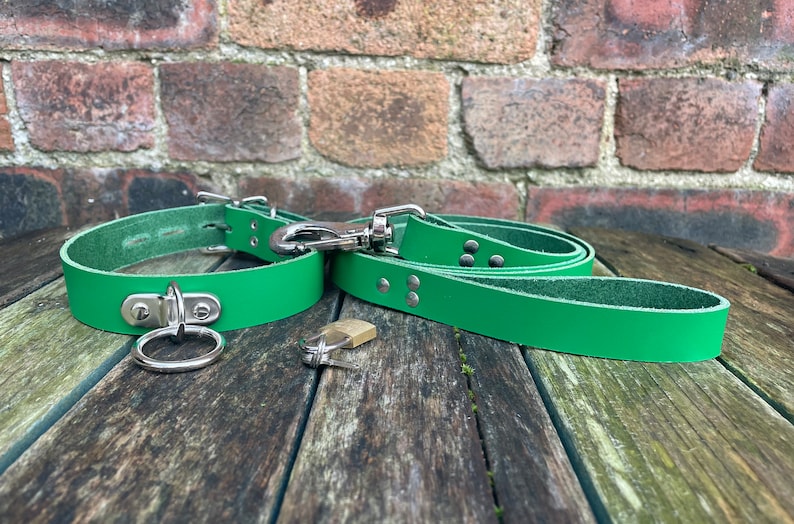 Leder D & O-Ring abschließbar 1 breites Choker und Vorhängeschloss mit oder ohne 3/4 breite Leine Halskette Auswahl der Farben Hand Made Echtleder Green