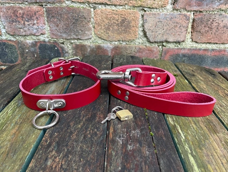 Leather D & O-Ring Lockable 1 wide Choker and Padlock with or without 3/4 wide Leash Necklace Choice of Colours Hand Made Real Leather Red