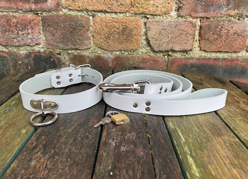 Leather D & O-Ring Lockable 1 wide Choker and Padlock with or without 3/4 wide Leash Necklace Choice of Colours Hand Made Real Leather White