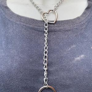 Collier ras du cou à chaîne avec coeur, chat ou joint torique fait main punk gothique 1 Heart & 1 O-ring