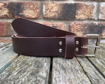 Cintura liscia fatta a mano in pelle di bufalo marrone 3,5-4 mm di spessore con una scelta di larghezze (1 "- 2") e fibbie Pelle pieno fiore