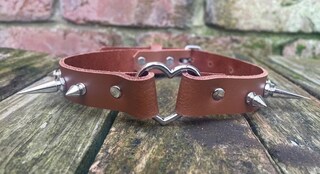 Collana Girocollo In Pelle Rosa Con Cuore Peloso – Choker Gotico Fatto A Mano, Regolabile, Gioiello Moda Donna