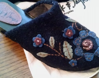 Dick & Jayne Clogs, Flowered Appliqued Shoes, Size  6