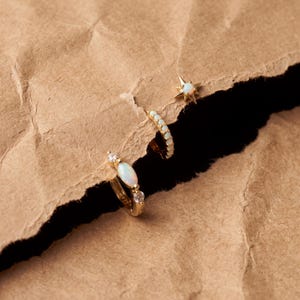 Elegant set med opalörhängen | Guldfärgad himmelsk stjärnformad örhänge | Marquise opalörhängen | Smycken med oktobers födelsesten | Små huggie-ringar