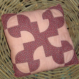 Drunkard&#39;s Path Quilted Throw Pillow in Old Rose Tones