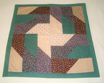 Quilt Block Pieced Decorator Cloth in Picket Fence Pattern