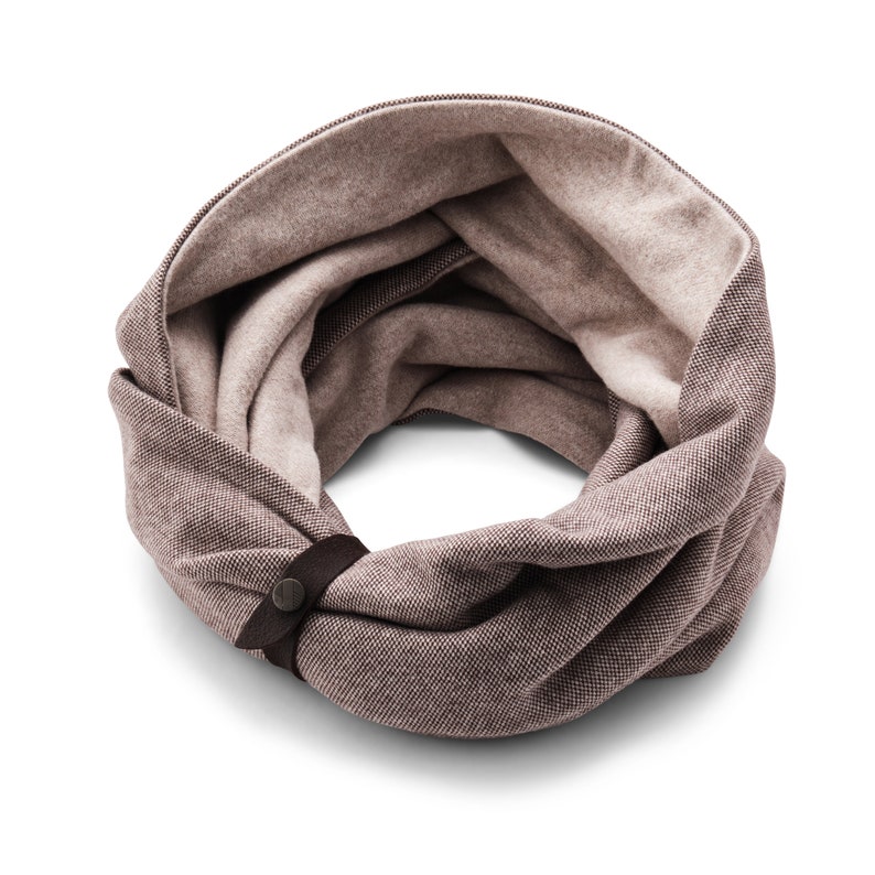 Elegant double loop scarf, 100% cotton accessorized with a leather band Brown