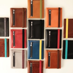 Reißverschluss I Blaues Leder Portemonnaie I Gelbes elastisches Band I Ein einzigartiges Leder Portemonnaie für Männer oder Frauen I Hergestellt aus 100% Recycled Leder I