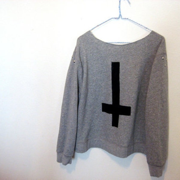 LAST ONE Women Inverted cross stud sweatshirt off the shoulder medium