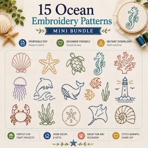 Puede incluir: Una colección digital de 15 patrones de bordado oceánico titulada 15 Ocean Embroidery Patterns Mini Bundle. La imagen muestra diseños de arte lineal de criaturas marinas que incluyen una tortuga, un delfín, una ballena, un cangrejo y un faro.