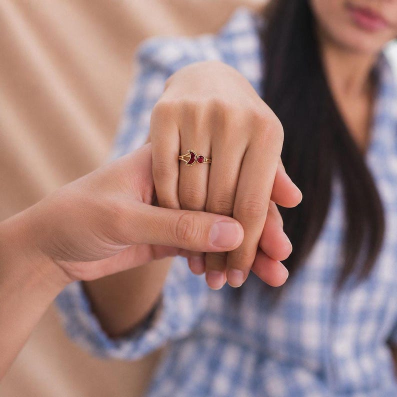 Ruby Moon Ring, Crescent Moon Ruby Ring, Celestial Gold Ring, Open Promise Ring, Minimalist Adjustable Ring, Gift For Her Bild 3
