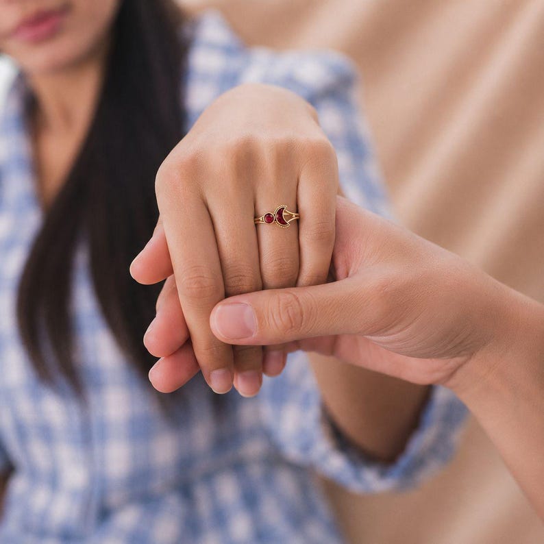 Ruby Moon Ring, Crescent Moon Ruby Ring, Celestial Gold Ring, Open Promise Ring, Minimalist Adjustable Ring, Gift For Her Bild 5