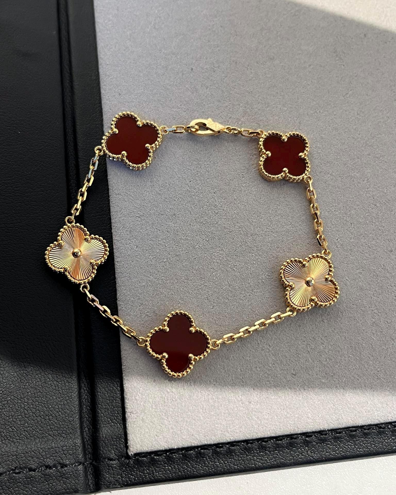 Van cleef bracelet box - Etsy 日本