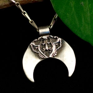 Moon, pendant made of 925 silver, baroque, crescent moon, art nouveau, witch, pagan, goddess, larp, middle ages, boho, orient