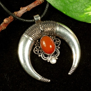 moon, pendant, carnelian, witch, hippie, goa, middle ages, larp, viking, gothic, boho, hippie, goa, goddess