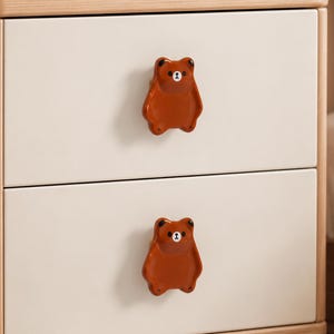 Tiradores de cerámica pintados a mano con forma de animales, tiradores de gatos y osos de dibujos animados, herrajes para habitaciones infantiles.