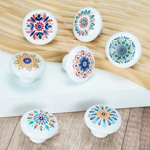 Tiradores de cerámica estilo bohemio para armarios, tiradores florales coloridos para cajones, pomos redondos vintage para armarios.