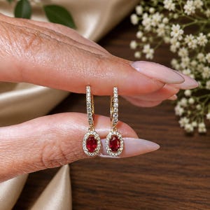 Rubin-Ohrhänger (4 Karat), ovale rote Granat-Ohrhänger, goldene Hängeohrringe, Geschenkidee für Sie