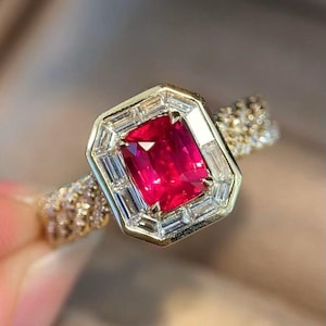 5,00 ct naturlig rubin diamantring, smaragdslipad halo, 14k gult guld