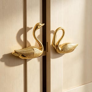 Maniglia per mobile a forma di cigno in ottone massiccio, elegante pomello per cassetto a forma di cigno, ferramenta per mobili in ottone dorato vintage, pomello per porta a forma di animale realizzato a mano.