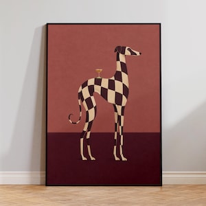 Puede incluir: Una lámina de arte mural enmarcada que muestra un galgo estilizado con un patrón de cuadros negros y crema en el cuerpo. El perro está de perfil sobre un fondo rojo de dos tonos, equilibrando una pequeña copa de cóctel dorada en su lomo.