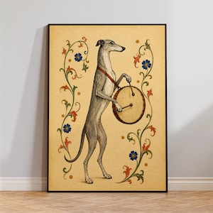 Puede incluir: Una lámina de arte enmarcada que muestra a un galgo de pie sobre sus patas traseras, tocando un tambor redondo con dos baquetas. El perro está centrado entre dos patrones verticales y simétricos de enredaderas con flores azules y hojas naranjas.
